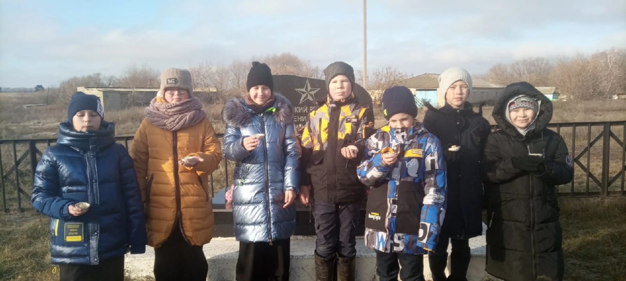 Школьники Екатериновского района участвуют в мероприятиях, посвящённых Дню Неизвестного солдата